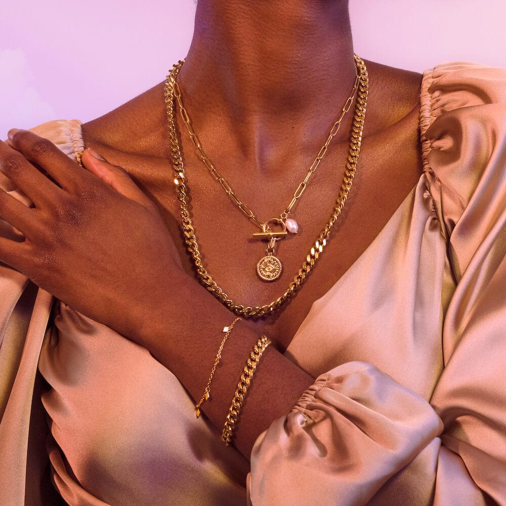 {"color":"Gold"}
