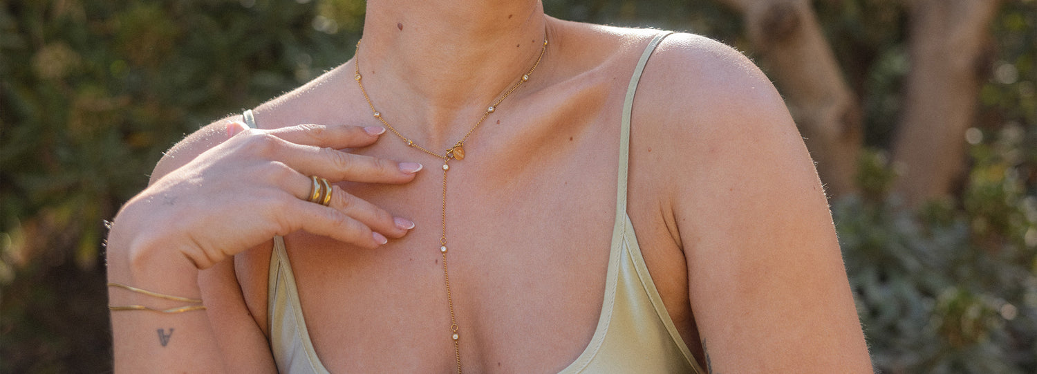 Entdecke PURELEI Schmuckstücke in klassischen Designs. Deine eleganten Begleiter zu Hochzeiten und Festlichkeiten jeder Art. Shoppe jetzt wasserfeste Pieces für zeitlose Looks.