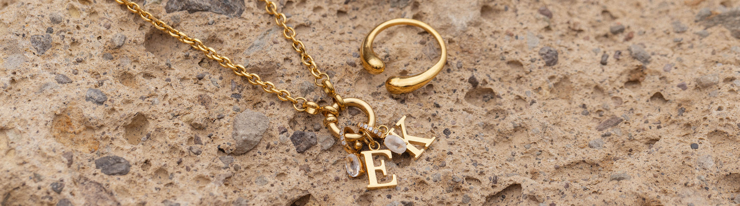 Ob filigran, Statement-Piece oder Y-Halskette, finde die perfekte Charm Kette und personalisiere sie mit unserer großen Auswahl an Charms.