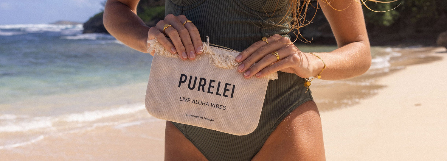Shoppe Trend-Accessoires, die im Sommer und am Strand auf keinen Fall fehlen dürfen. Inspiriert von Hawaii haben wir von Strandtuch über Sonnenbrille bis Bucket Hat alle Strand Accessoires, die Du für Deinen Sommer brauchst.