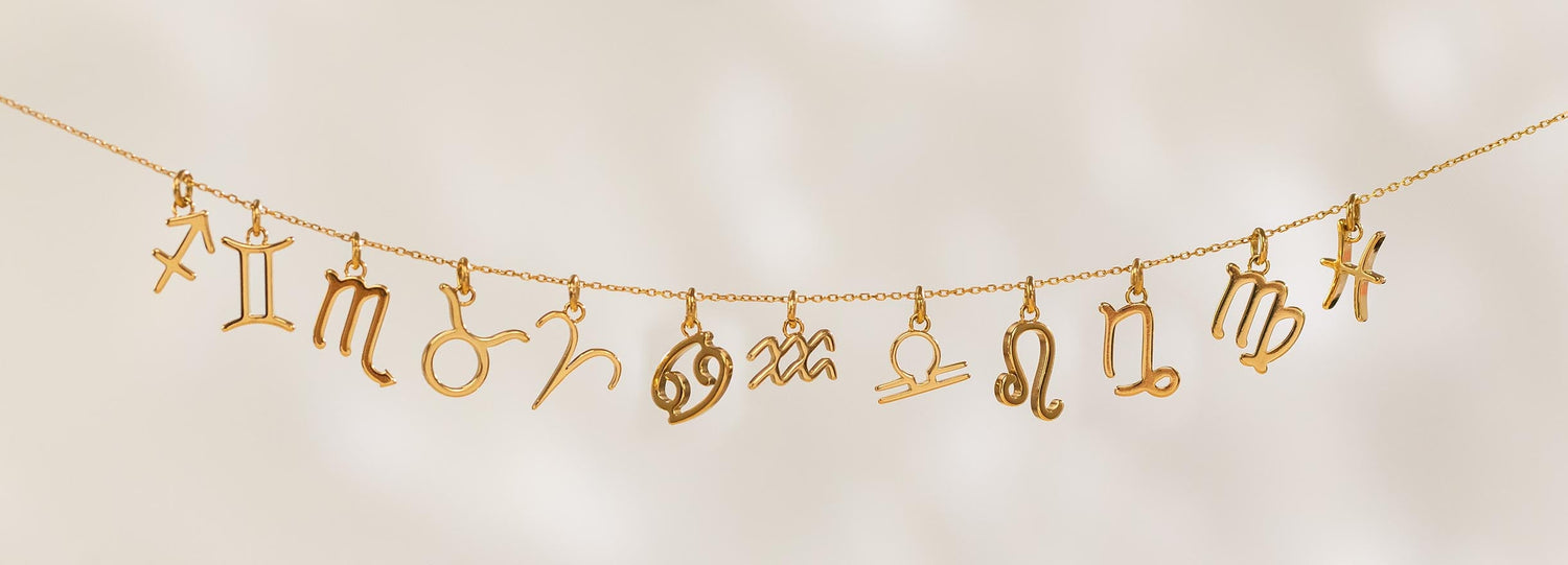Entdecke unsere Zodiac Ketten, Ringe und Charms, mit denen Du Deinem Look eine noch persönlichere Note gibst.