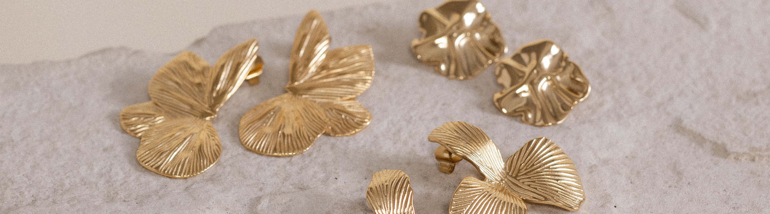 Entdecke die neuen Geburtsblumen-Charms und überrasche Deine Mama mit einem liebevollen Geschenk zum Muttertag.