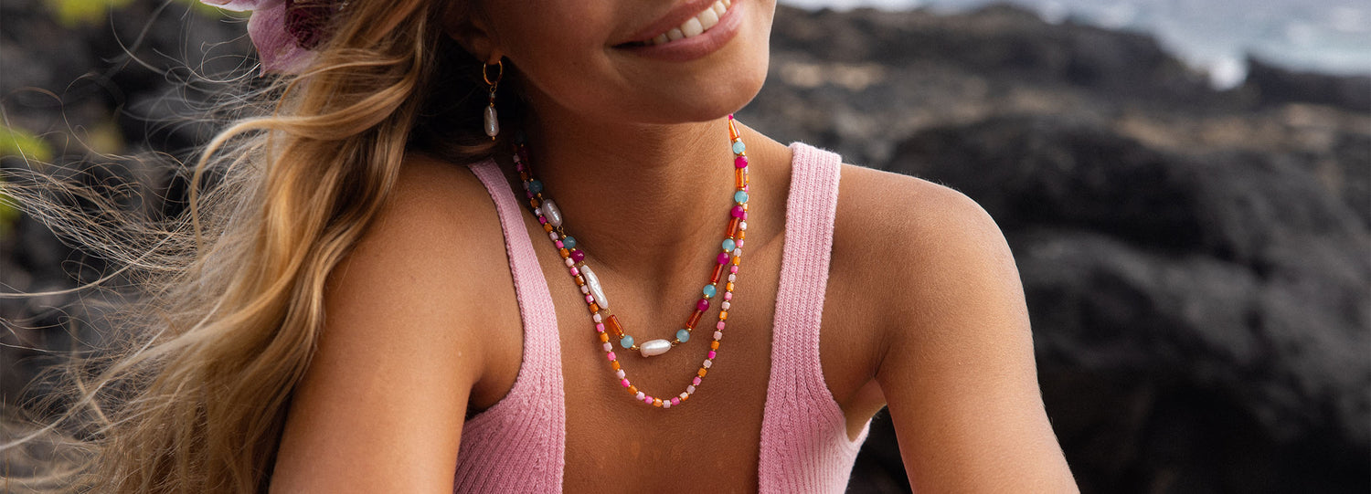 Entdecke eine breite Auswahl an buntem Schmuck von PURELEI. Von lebendigen Perlen bis hin zu funkelnden Steinen  – finde den perfekten farbenfrohen Begleiter für deinen individuellen Look. Jetzt entdecken.