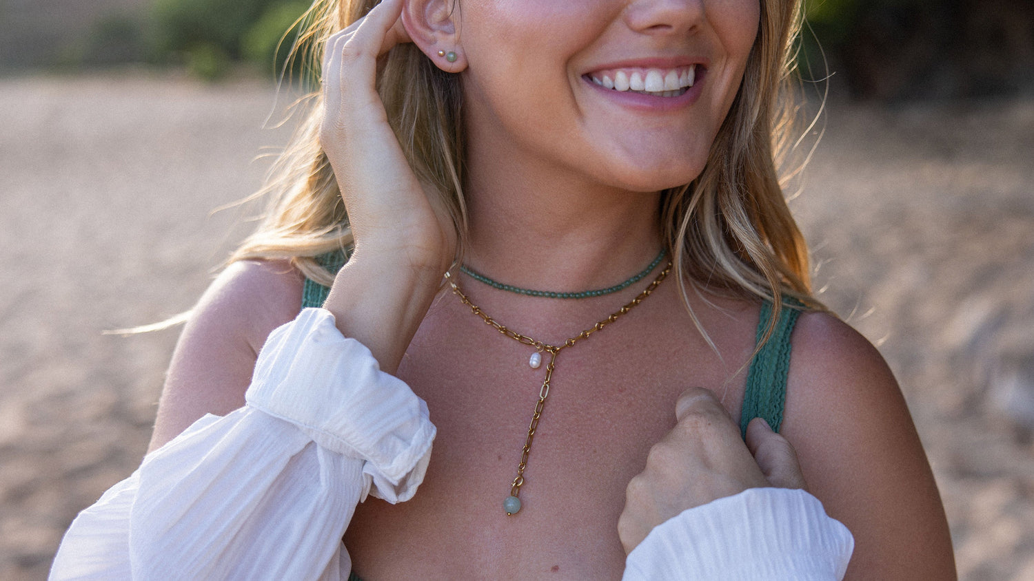 Entdecke die Schmuckstücke der Healing Stones Collection mit echten Edelsteinen wie Amethyst, Rosenquarz und Aventurin und strahle Positivität aus. Shoppe dazu die passenden Herbst-Styles der Lifestyle Collection. 