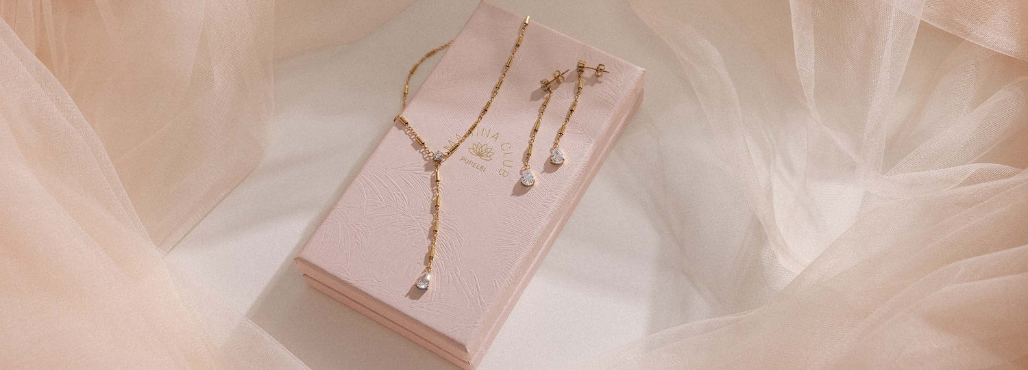Entdecke hier die Best-of-Auswahl an vielfältigen Schmucksets aus vergangenen Mahina Club Editionen, für perfekt abgestimmte Layering-Looks.