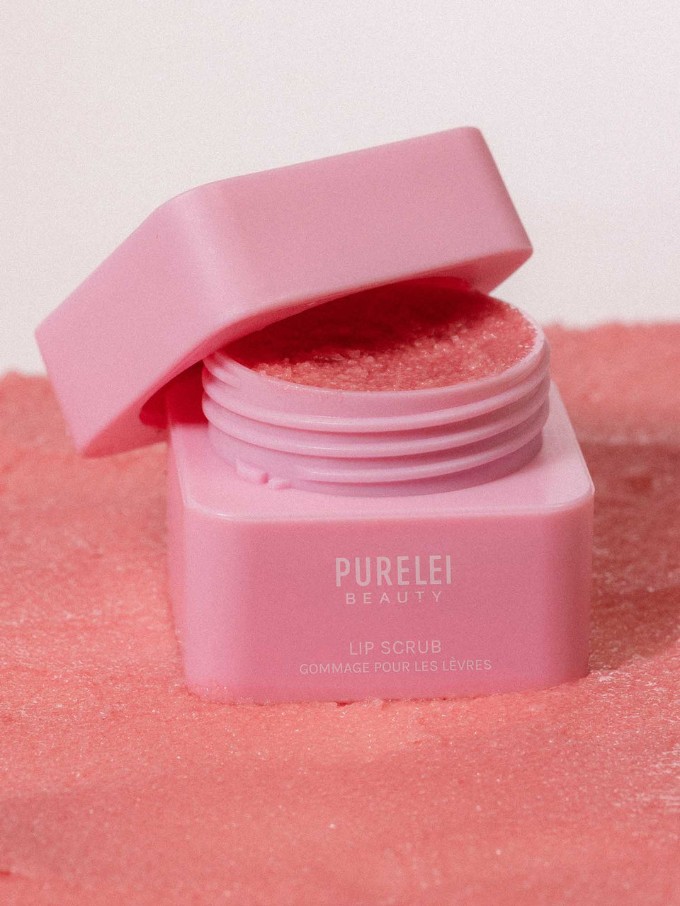 PURELEI Lip Scrub in zartem Rosa mit Zuckerbasis, sanftes Peeling für weiche, gepflegte Lippen.