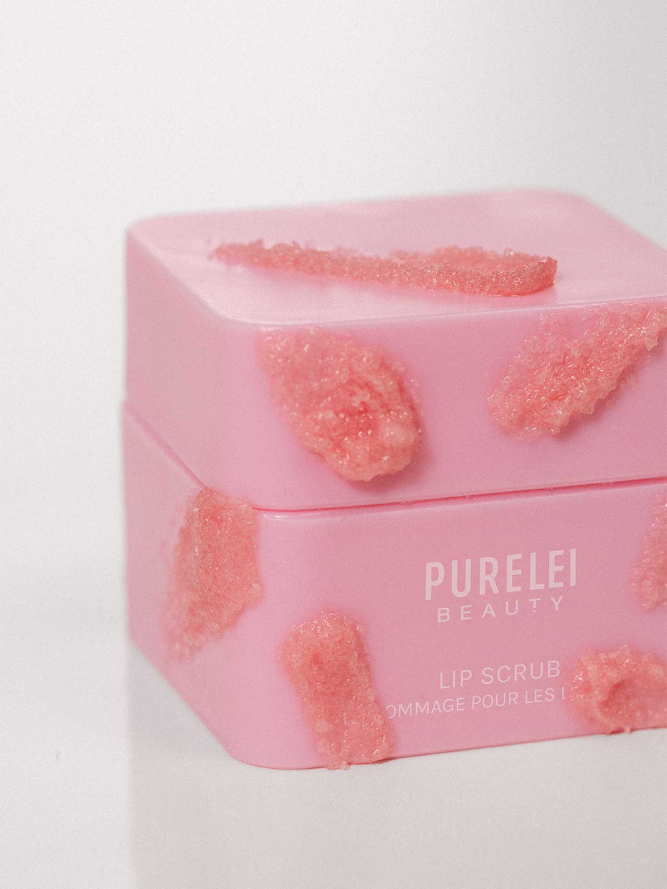 PURELEI Lip Scrub in zartem Rosa mit feinem Zucker-Peeling, sanft pflegend für weiche, geschmeidige Lippen.