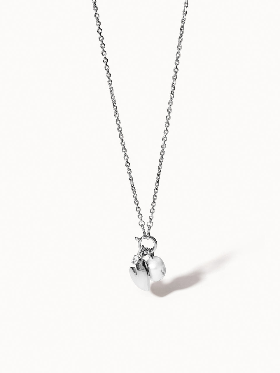 PURELEI Maikai Charm Kette in silber mit zarten Charms, klarer, minimalistischer Look und feine Eleganz.