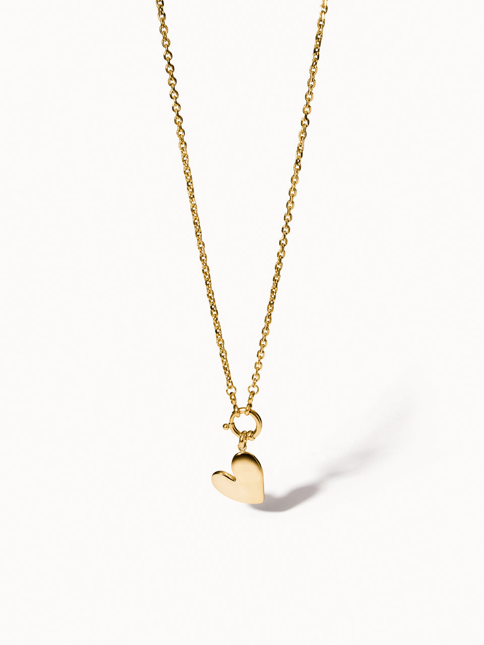 PURELEI Maikai Charm Kette aus vergoldetem Edelstahl mit Herz-Anhänger, schlicht und elegant, warmes Lichtspiel