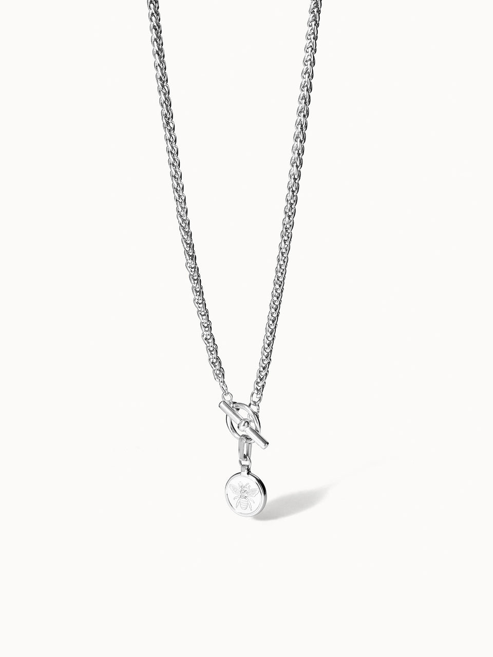 PURELEI Lele Kette aus silbernem Edelstahl mit filigraner Bienen-Gravur und eleganter Knebelverschluss-Design