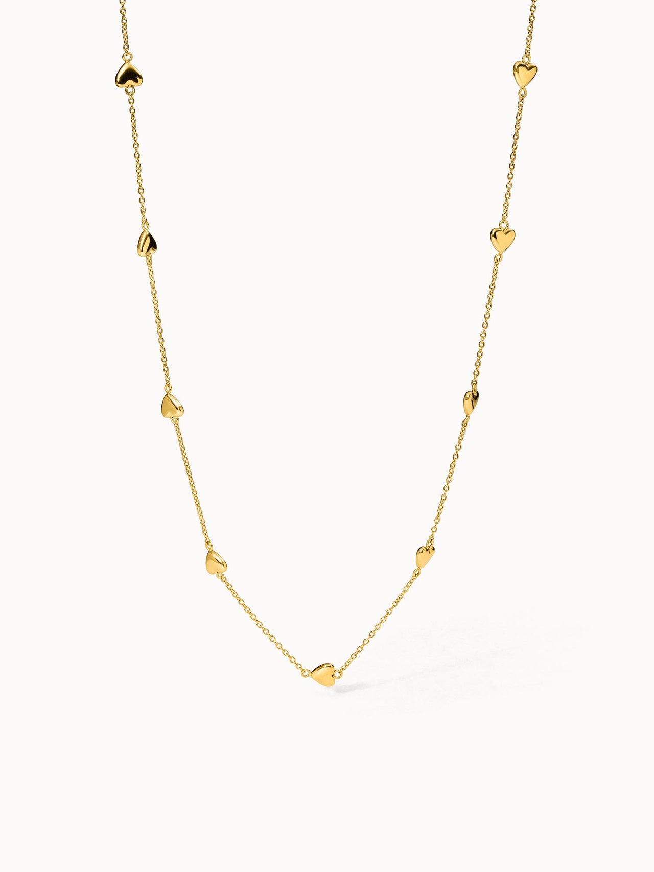 Alohi Heart Kette von PURELEI, vergoldete Edelstahlkette mit kleinen Herzen, zart und elegant, pure Liebe sichtbar.