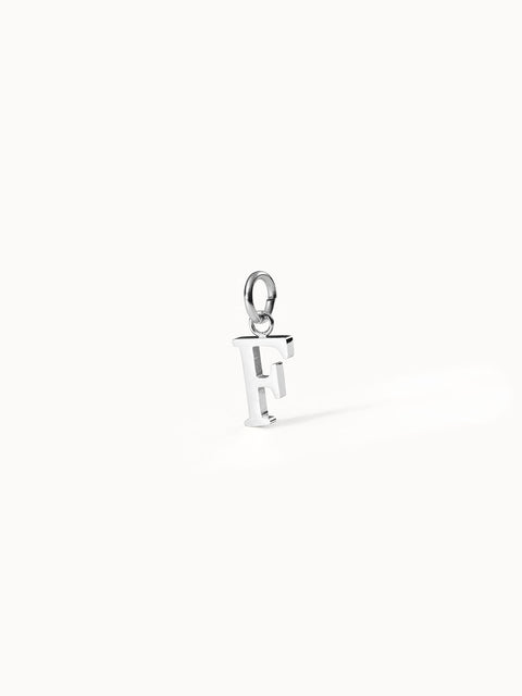 PURELEI Pure F Charm in silbernem Edelstahl als eleganter Buchstabenanhänger mit klarem Design, zeitlos und feminin.