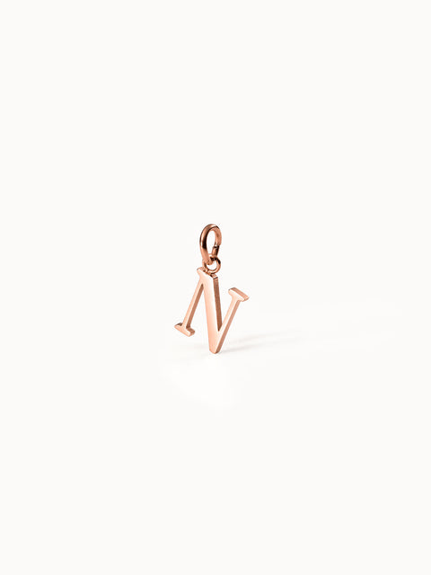 Roségoldener PURELEI Buchstaben-Anhänger „N“ aus 18K vergoldetem Edelstahl, elegant und feminin auf weißem Hintergrund.