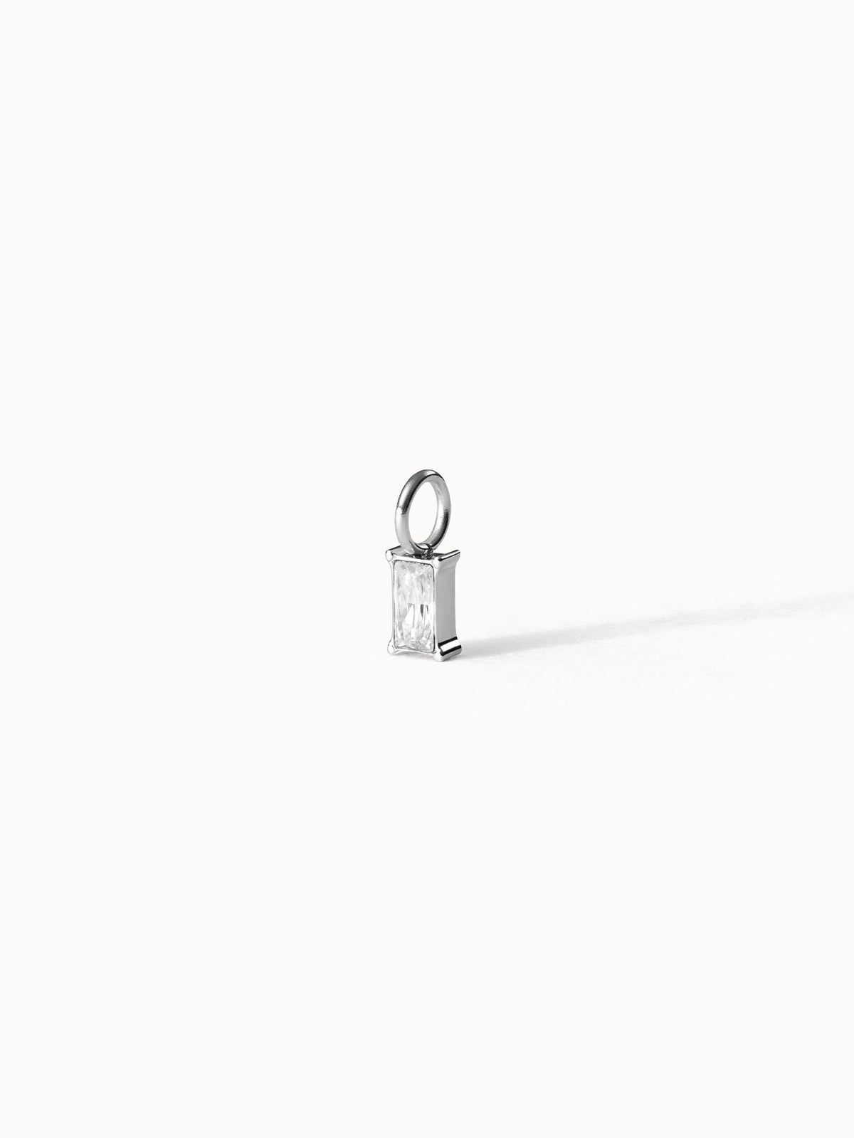 {"color":"Silver","type":"lead_image"}