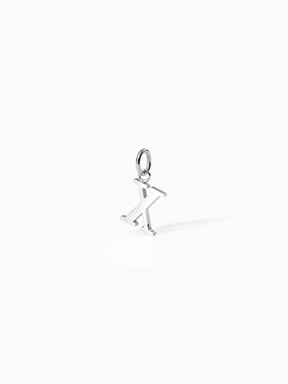 Purelei Pure X Charm in nickelfreiem Silber, feiner Buchstabenanhänger mit eleganter, klarer Linienführung, clean & feminin.