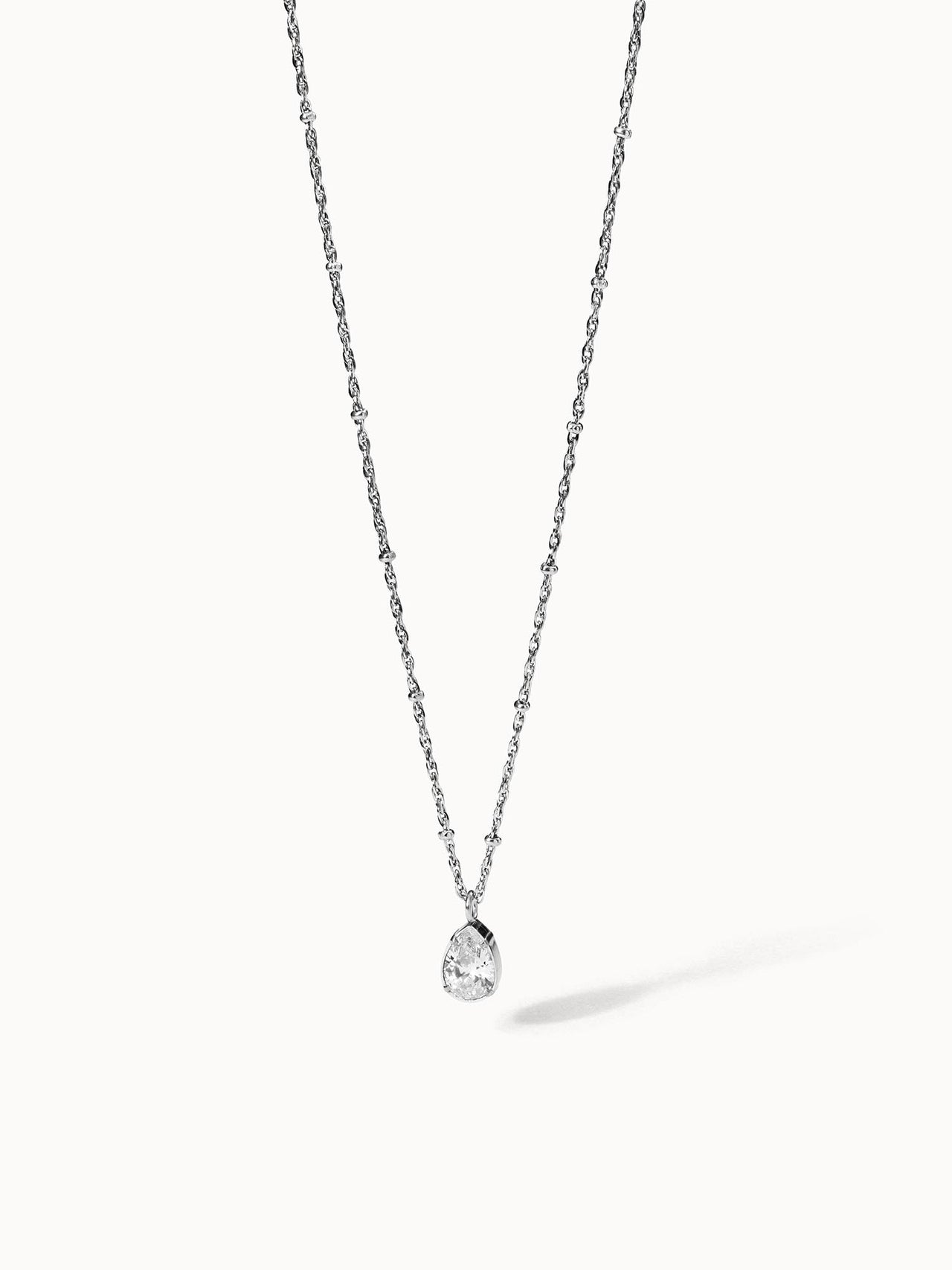 Felice Kette von PURELEI mit weißem Zirkonia-Tropfen, nickelfrei, feingliedrige Edelstahlkette, zeitlose Eleganz.
