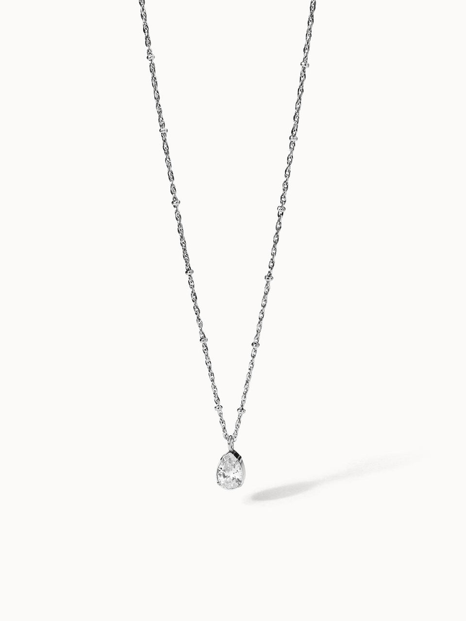 Felice Kette von PURELEI mit weißem Zirkonia-Tropfen, nickelfrei, feingliedrige Edelstahlkette, zeitlose Eleganz.