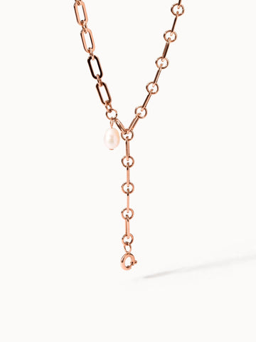 Roségoldene Kette mit Muschel-Anhänger, elegant und feminin, von PURELEI.