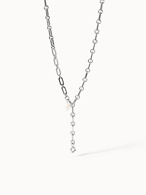 Silberne Kette mit Perle, PURELEI, modern und elegant, minimalistische Ästhetik.