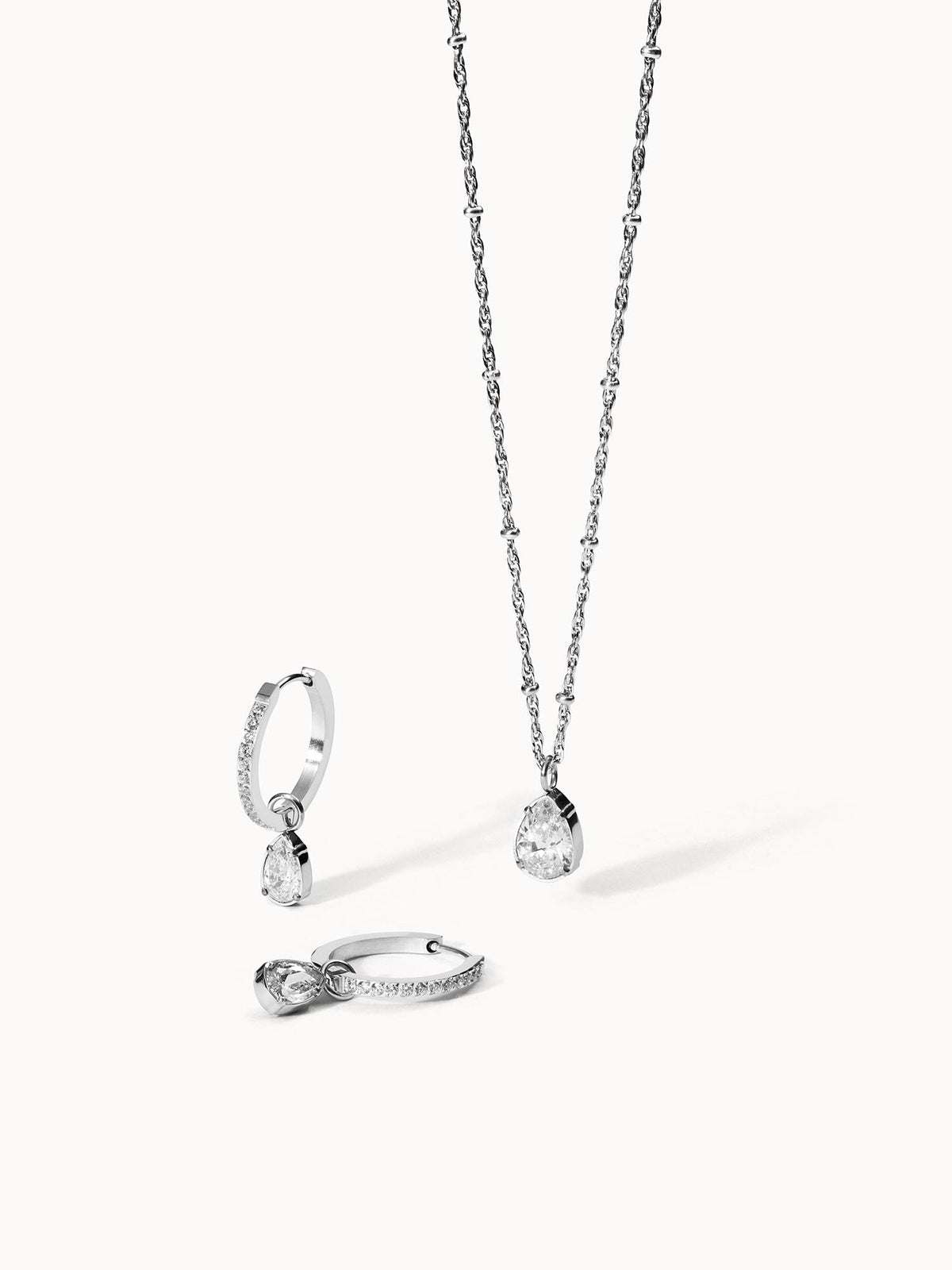 {"color":"Silver","type":"lead_image"}