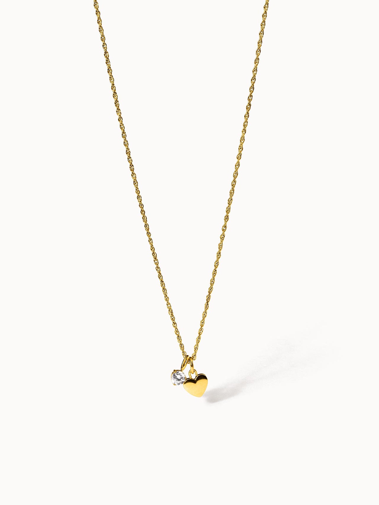 Brave Kette von PURELEI, zarte goldene Edelstahlkette mit Herz- und Zirkonia-Anhänger, elegant und feminin.