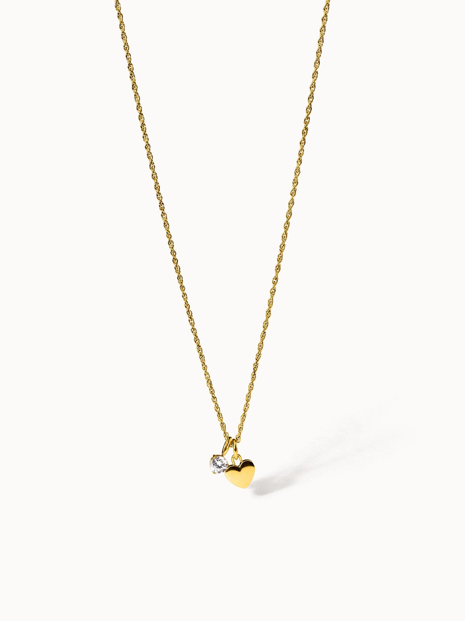 Brave Kette von PURELEI, zarte goldene Edelstahlkette mit Herz- und Zirkonia-Anhänger, elegant und feminin.