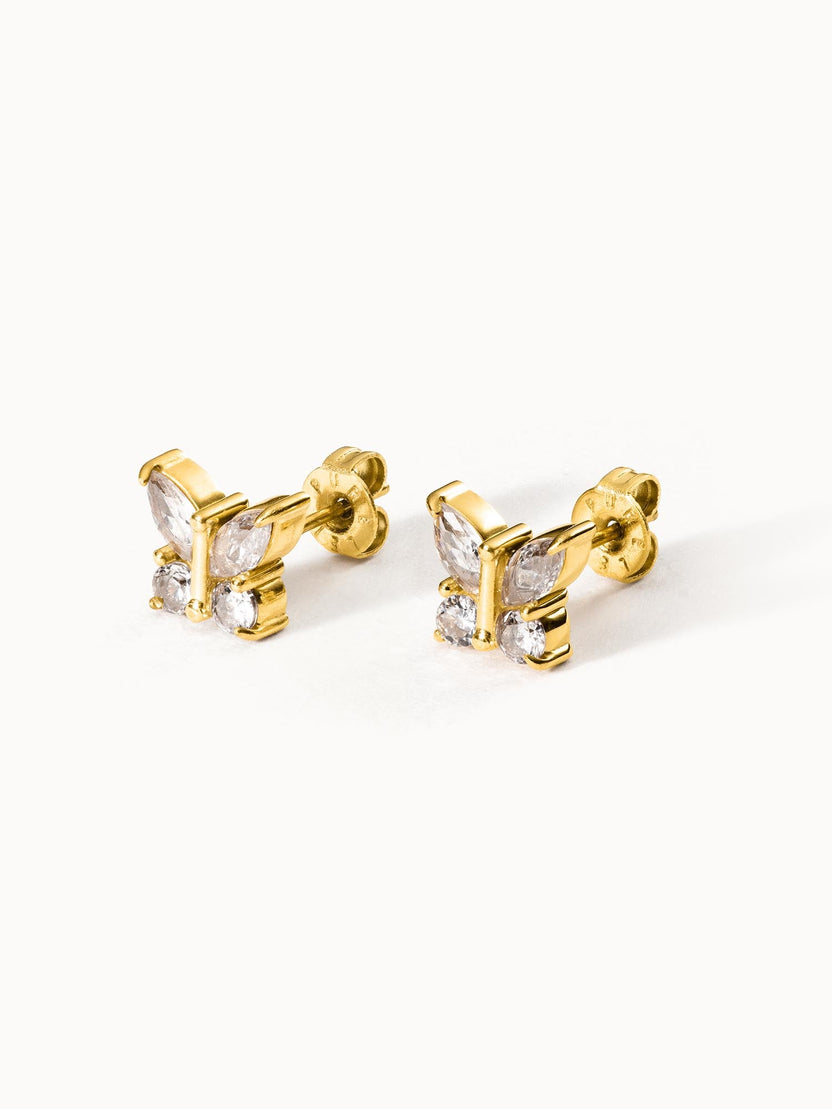 Goldene Ohrringe in Schmetterlingsform mit funkelnden Steinen von PURELEI.