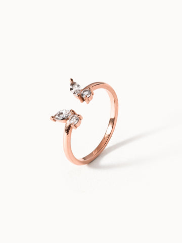 Roségoldener Ring mit funkelnden Steinen, elegant und feminin – PURELEI.