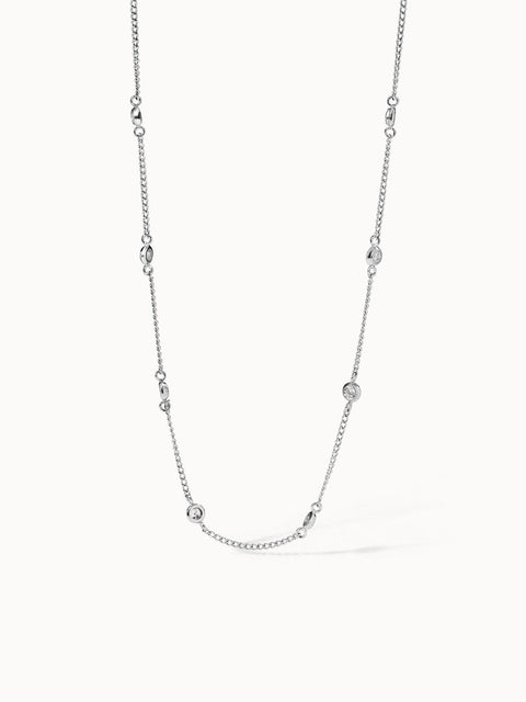 Silberne Kette mit zarten Details von PURELEI, elegant und modern.