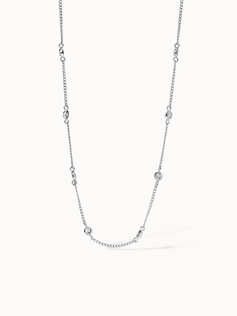 Silberne Kette mit zarten Details von PURELEI, elegant und modern.
