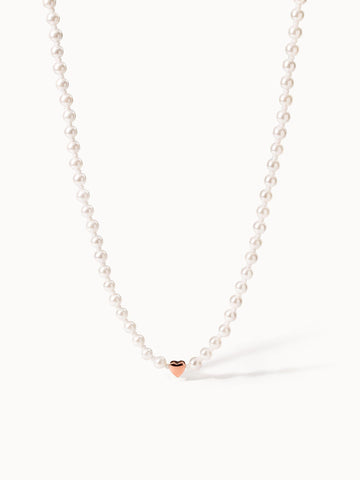 Perlenkette mit roségoldenem Herzanhänger, elegant und feminin – PURELEI.