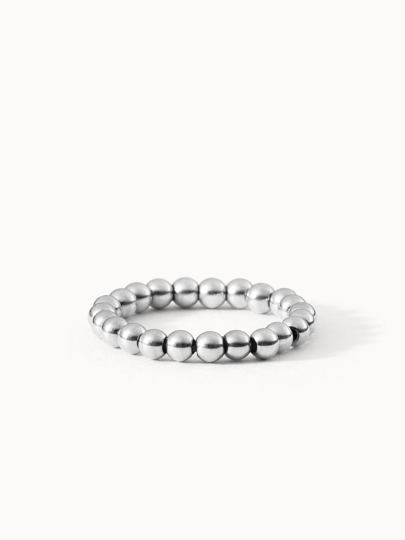 Silberner Bead-Ring von PURELEI mit glänzenden, runden Perlen in elegantem Design.