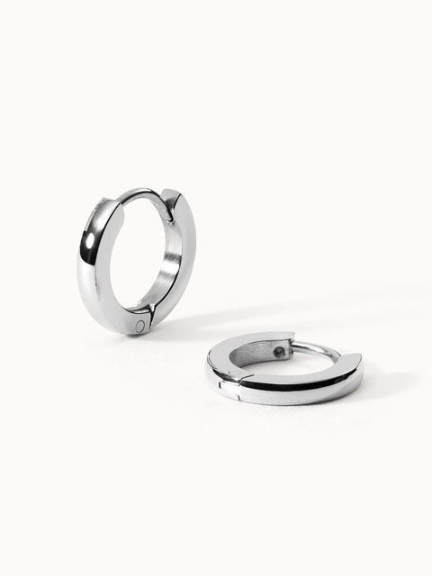 Nickelfreie silberne Creolen mit modernem, elegantem Design von PURELEI.