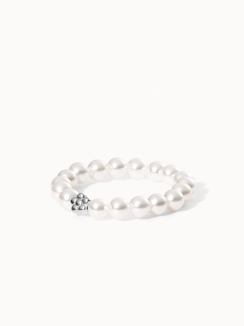 Anxiety Shiny Bloom Ring aus weißen Seashell-Perlen mit silberner Blüte, elastisch, PURELEI, feminine Eleganz.