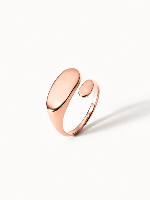 Roségoldener Ring mit fließendem Design von PURELEI, elegant und modern.