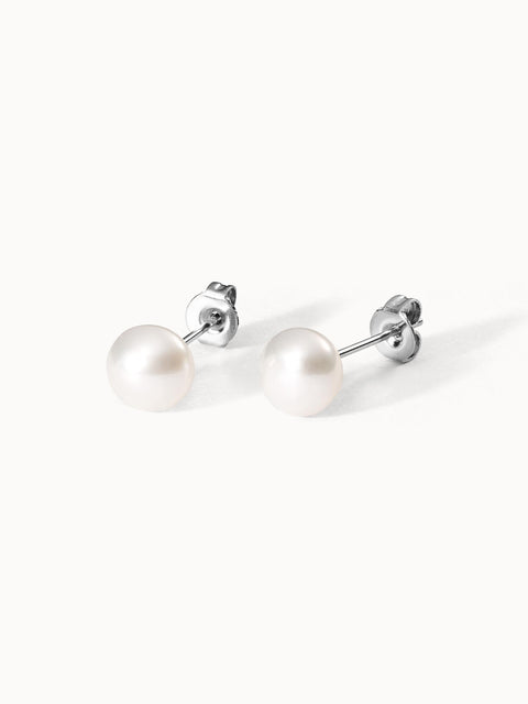 Perlenohrringe aus Silber mit schimmernden, weißen Perlen – PURELEI Eleganz.