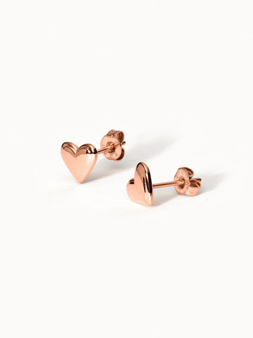 Roségoldene Herz-Ohrringe von PURELEI, elegant und verspielt.