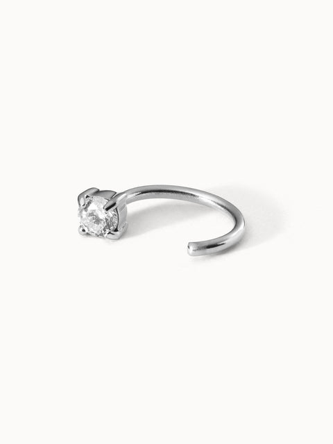 Silberner Ring mit klarem Stein, elegant und modern, von PURELEI.