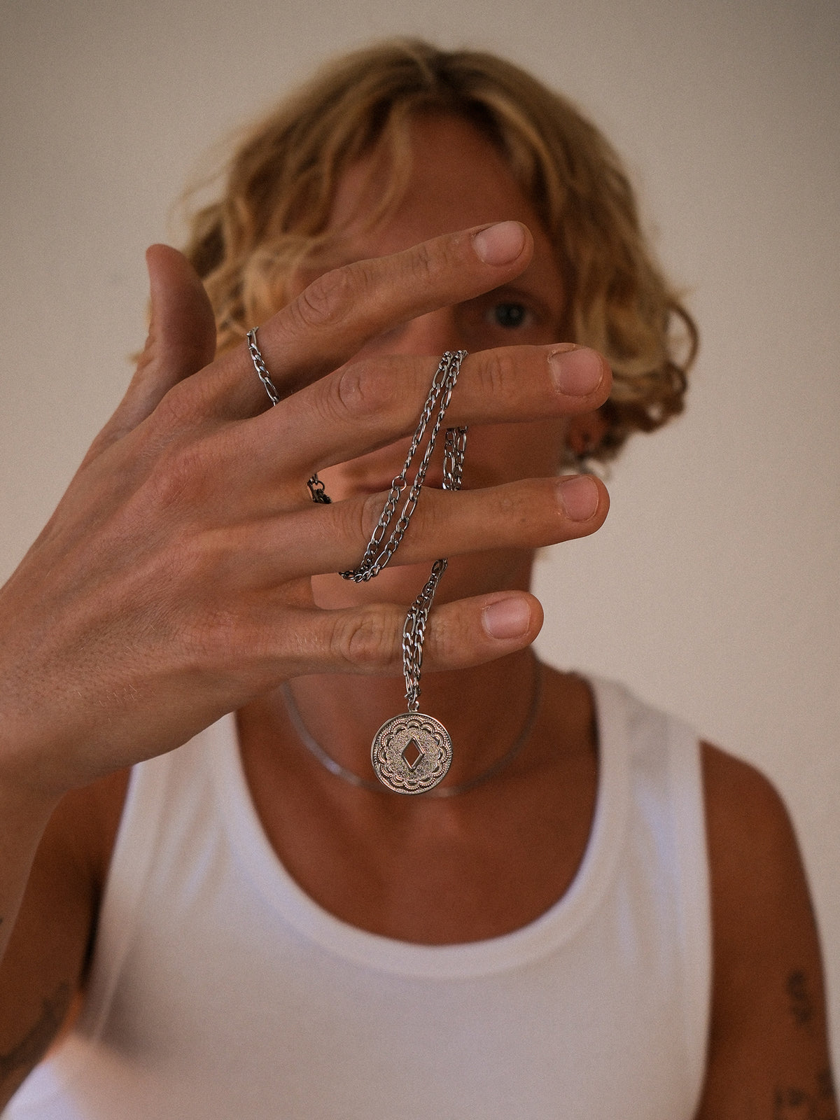 {"color":"Silver"}