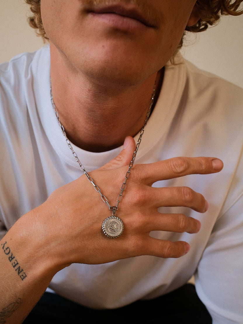 {"color":"Silver"}