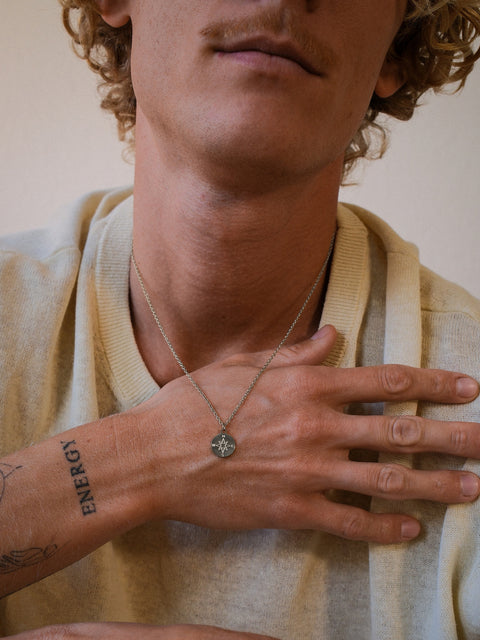 {"color":"Silver"}
