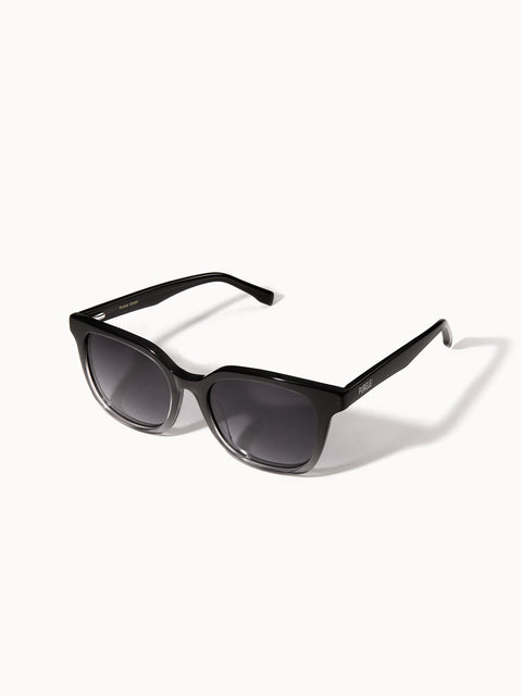{"color":"Grey", "type":"lead_image"}