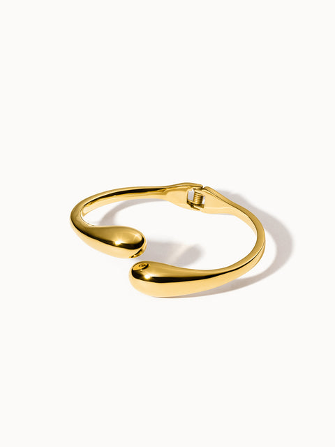 Ohui Armcuff von PURELEI, goldfarben, fließendes Design, eleganter Armreif mit tropischer Leichtigkeit