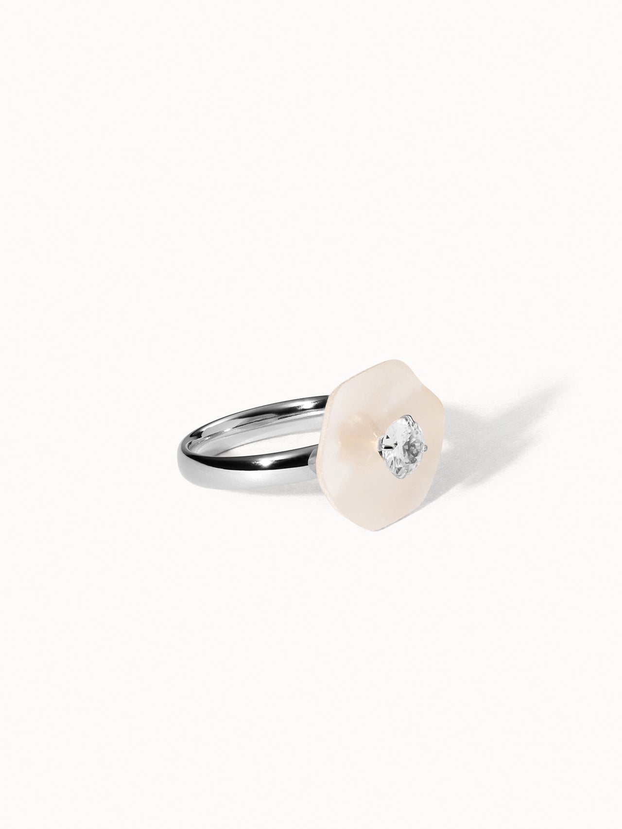 Allure Ring mit Stein in Silber, Muschel-Blüte mit brillantem Zirkonia, PURELEI, elegant und feminin inspiriert.
