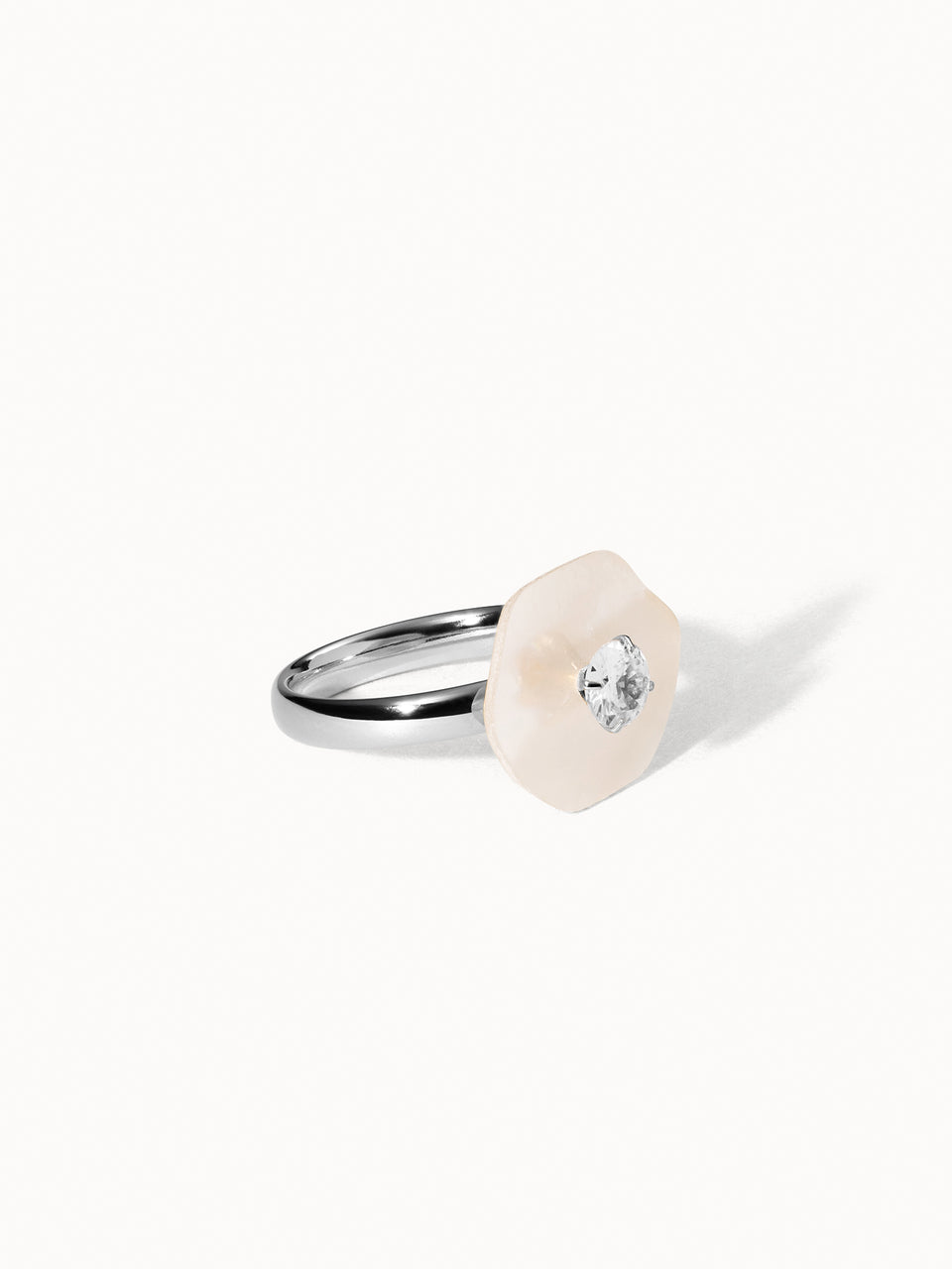 Allure Ring mit Stein in Silber, Muschel-Blüte mit brillantem Zirkonia, PURELEI, elegant und feminin inspiriert.