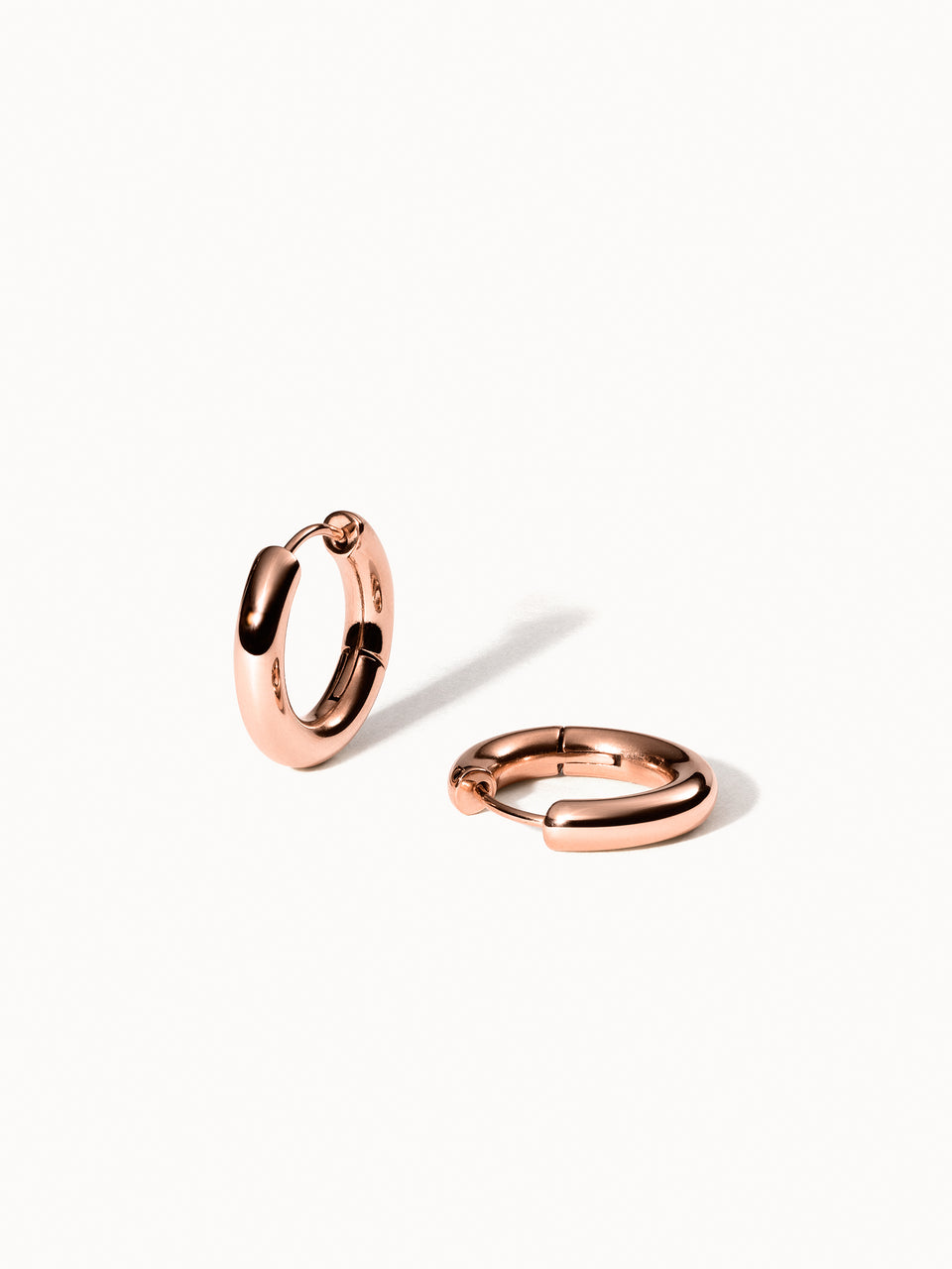PURELEI Small Glamorous Ohrringe in 18K Roségold, minimalistisch, hochwertig, feminin und zeitlos elegant.