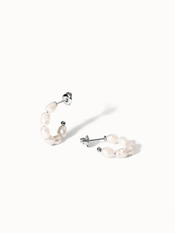 Organic Pearl Perlenohrringe aus nickelfreiem Edelstahl mit natürlichen Süßwasserperlen, pure Eleganz von PURELEI.