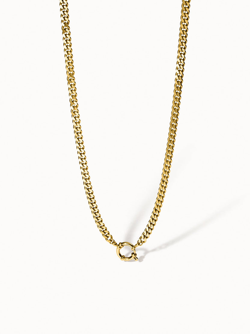PURELEI Bold Charm Kette aus vergoldetem Edelstahl mit Panzerkettendesign und Charm-Verschluss, elegant und feminin.