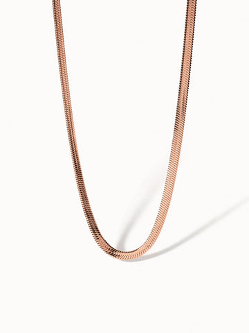 PURELEI I`Lalo Kette aus 18K rosévergoldetem Edelstahl in Schlangenstil, elegant und zeitlos.
