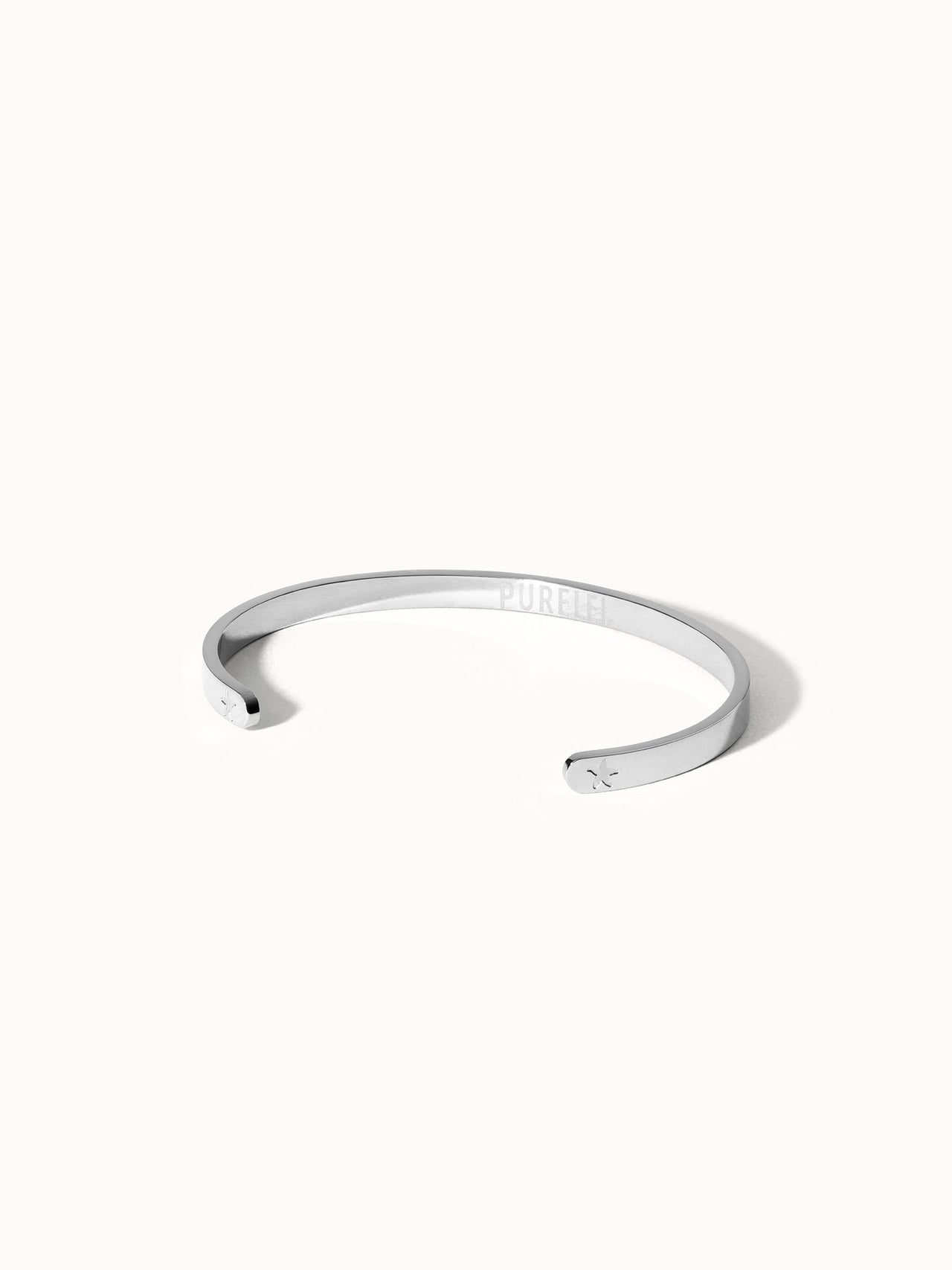 Connection Armcuff aus nickelfreiem Silber mit filigranem Design, strahlt pure Eleganz und Island-Spirit von PURELEI aus.